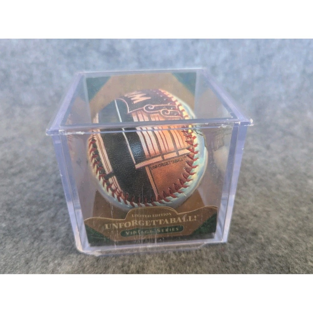 Wrigley Field Limited Edition Untorgettabll Authentical Vintage Series Baseball
